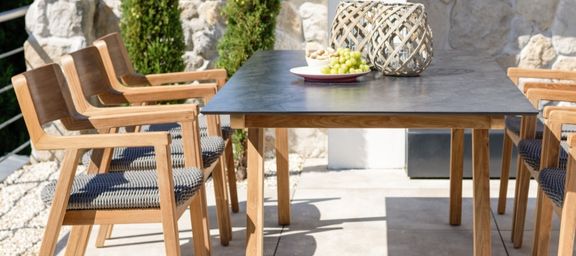 Gartenmöbel-Set aus Holz. Zeitlose Eleganz für Ihren Außenbereich bei Ziller.