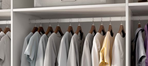 Kleiderstange schaftt Platz